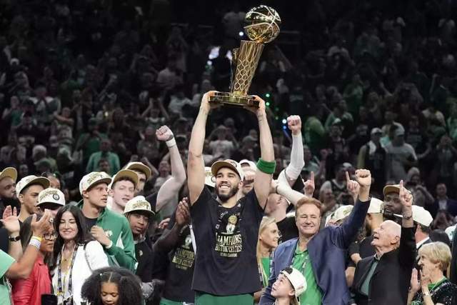10月18日体育动态：巴萨连胜令对手震惊，曼城强势反弹及NBA新变化
